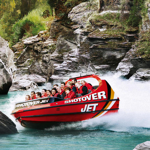 Jet Boating, Queenstown - Experience the thrill of a high speed Queenstown jet boat ride: skim across the water, whizz round corners and shoot through narrow rocky gorges! 